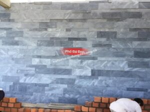 Công trình ốp đá lagen ánh kim đen1