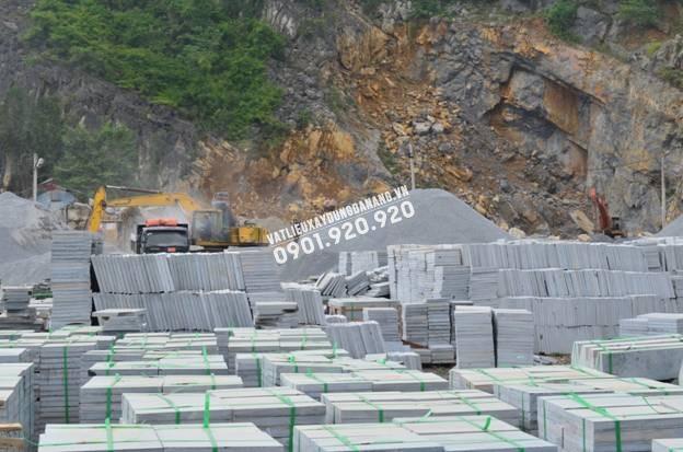 Đá Băm Đen Chạy Viền 30x60 Cm